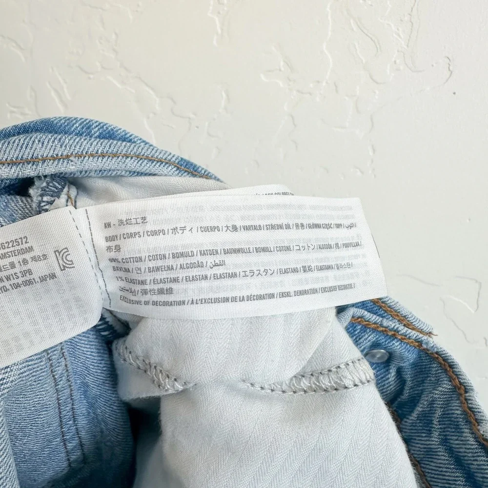 Abercrombie | The Straight Leg Mid Rise Stretch Denim Cotton Jean in Medium Wash